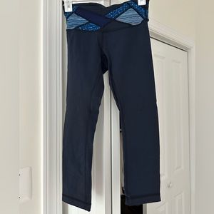 navy Lulu lemon leggings!